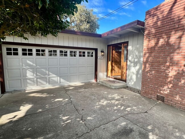 1224 Lawton Ave in Pacific Grove, CA - Building Photo - Building Photo