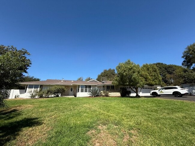 property at 2189 Lake Marie Dr