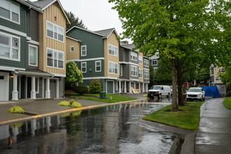 Meadowview Village at Rivertrail in Redmond, WA - Foto de edificio - Building Photo