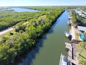929 Jackson Way in Fort Pierce, FL - Foto de edificio - Building Photo