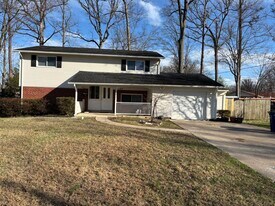 8903 Victoria Rd in Springfield, VA - Building Photo