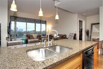 701 Royal Ct-Unit -Unit 312 in Charlotte, NC - Building Photo - Building Photo