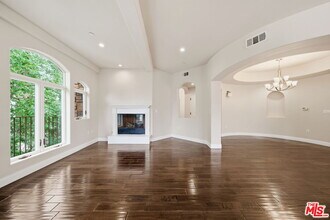 320 S Swall Dr in Los Angeles, CA - Building Photo - Building Photo