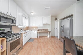 3816 Lomina Ave in Long Beach, CA - Building Photo - Building Photo