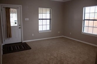 208 Shaw St in Taylor, TX - Building Photo - Building Photo