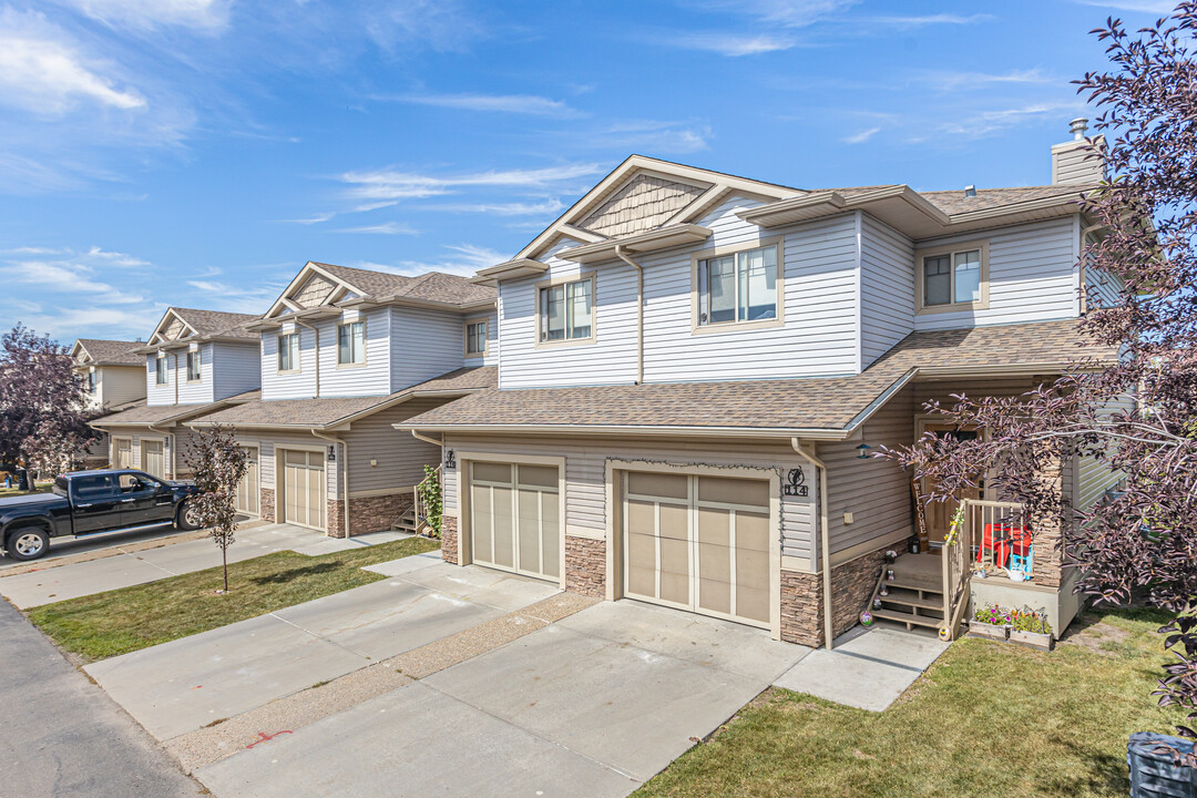 Creekside Ravines in Leduc, AB - Building Photo