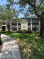 800 Ironwood Dr in Ponte Vedra Beach, FL - Building Photo