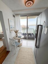 501 Slaters Ln, Unit 603 in Alexandria, VA - Foto de edificio - Building Photo