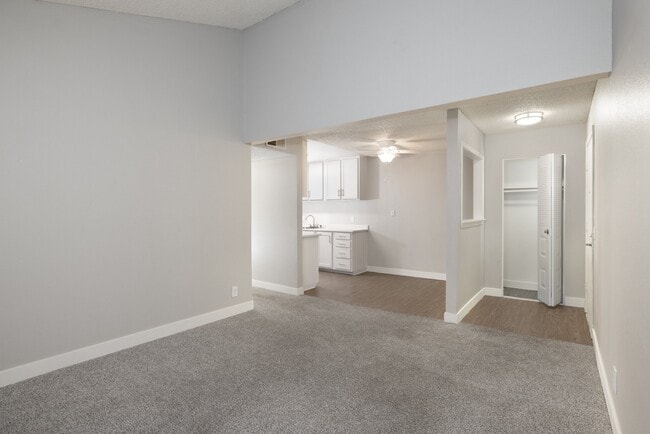 Miner's Station in Auburn, CA - Foto de edificio - Building Photo