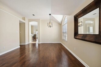 4211 Briarbend Rd in Dallas, TX - Building Photo - Building Photo