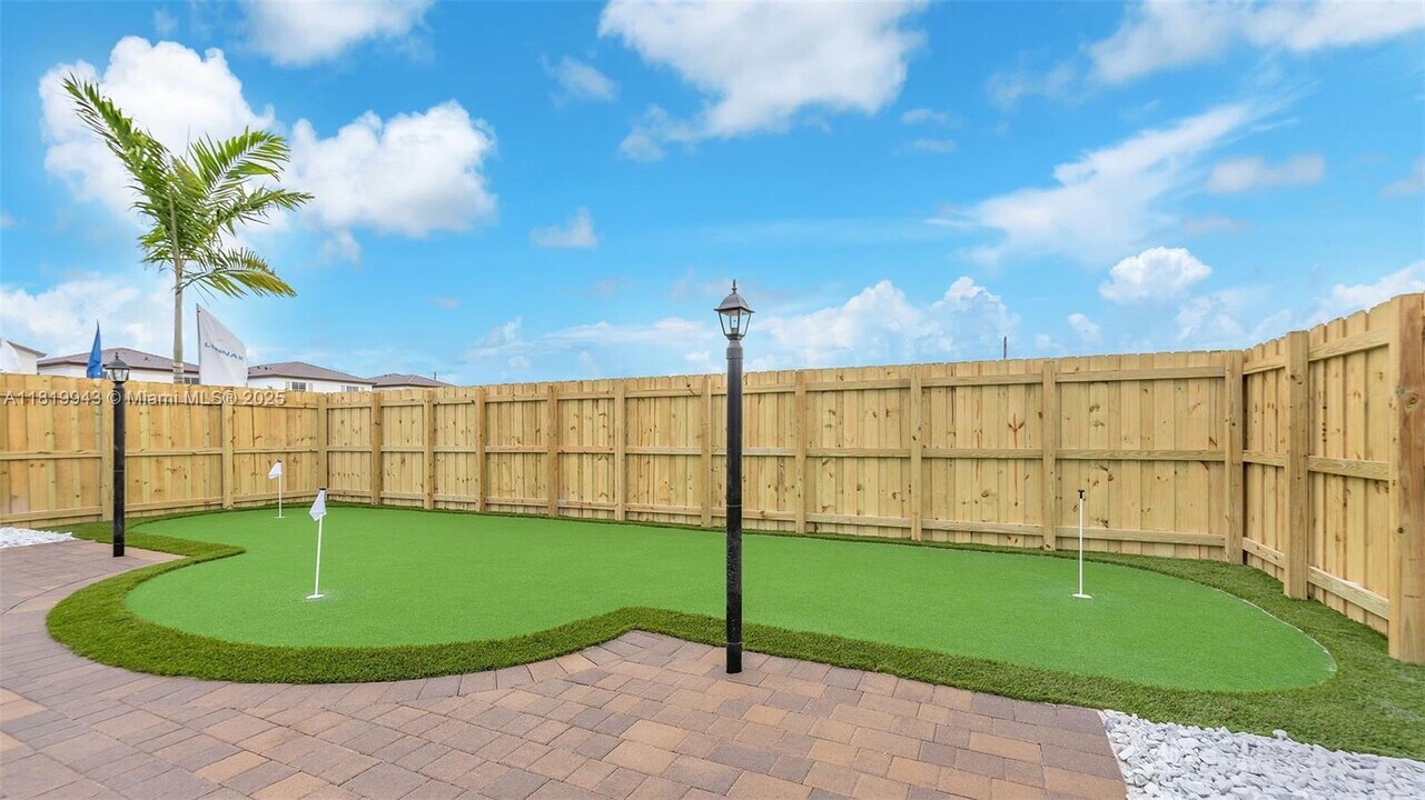 2450 SE 24th St in Homestead, FL - Building Photo