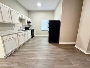 4207 W Market St in Louisville, KY - Building Photo - Building Photo