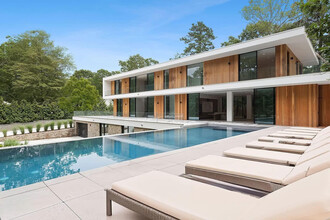 8 Barnes Ave in East Hampton, NY - Foto de edificio - Building Photo