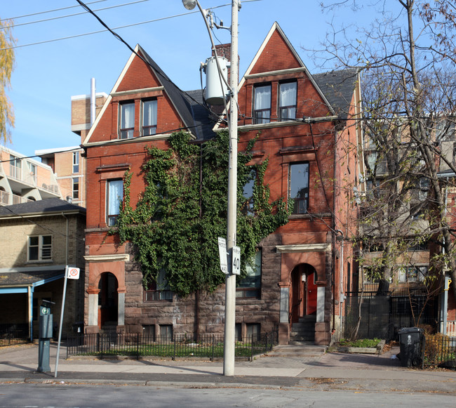 245-247 Sherbourne St in Toronto, ON - Building Photo - Building Photo