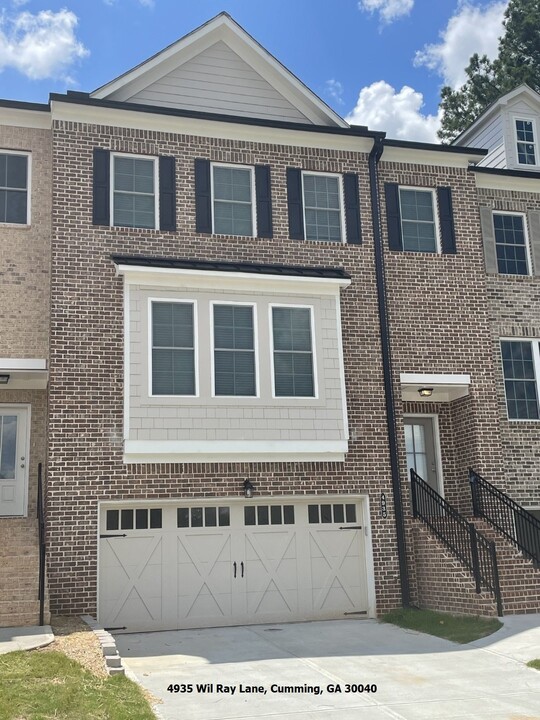 4935 Wil Ray Ln in Cumming, GA - Foto de edificio