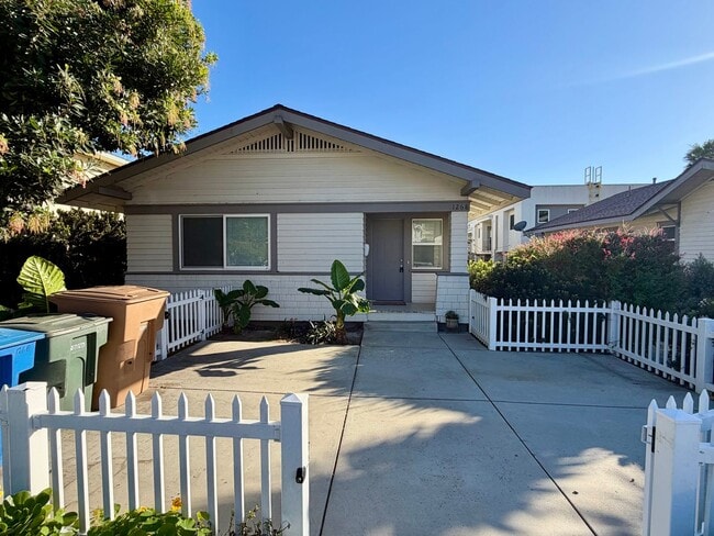 1268 E Santa Clara St in Ventura, CA - Building Photo - Building Photo