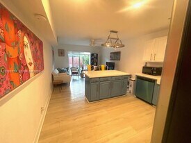 1560 NE 145th St in Miami, FL - Building Photo