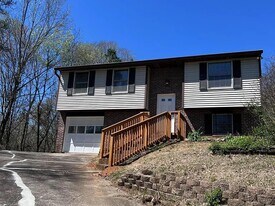 1637 River Crest Dr in Knoxville, TN - Building Photo