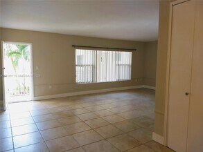 10001 W Bay Harbor Dr in Bay Harbor Islands, FL - Building Photo - Building Photo