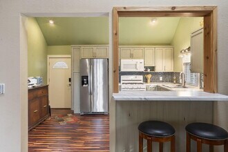 874 Jackson Hollow Rd in Galena, MO - Foto de edificio - Building Photo