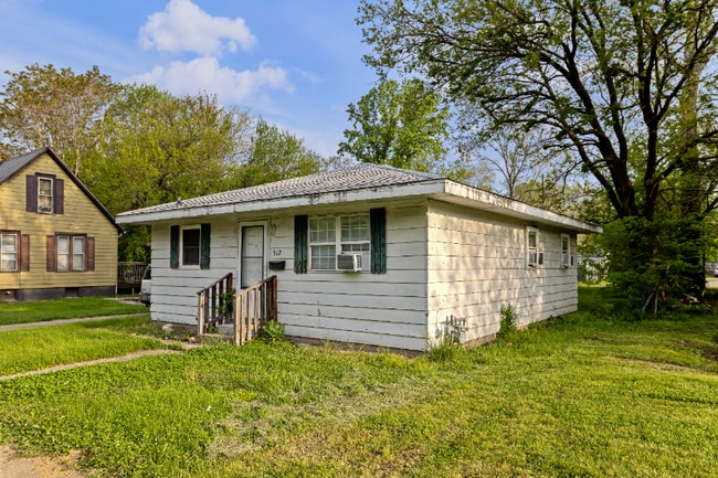 property at 512 E Olive St