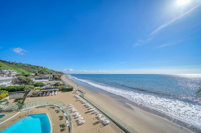 22548 Pacific Coast Hwy in Malibu, CA - Building Photo - Building Photo