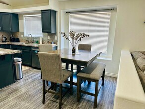 2745 E Hartford Ave in Phoenix, AZ - Building Photo - Building Photo