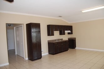 5318 Hermosillo St in Laredo, TX - Building Photo - Building Photo