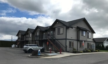 2204 Mercedes Dr in Lynden, WA - Building Photo - Building Photo