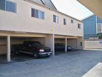 Larch Street in Lawndale, CA - Foto de edificio - Building Photo