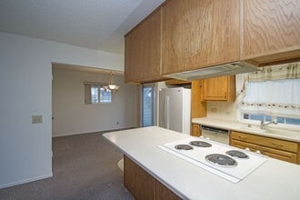 535 Lawnwood Way in Oxnard, CA - Building Photo - Building Photo