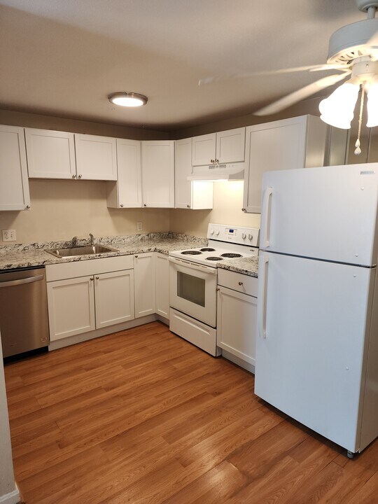1261 Church St, Unit 45 in New Bedford, MA - Building Photo