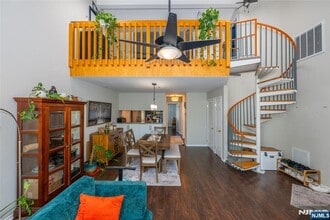 223 Cambridge Dr in Ramsey, NJ - Building Photo - Building Photo