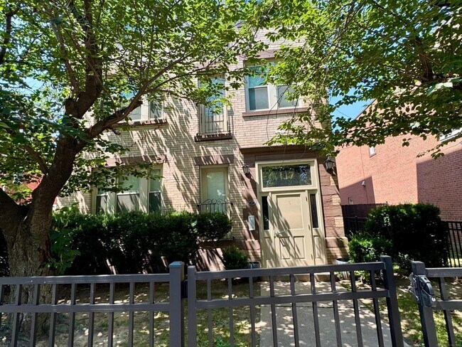 117 Sigourney St in Hartford, CT - Building Photo - Building Photo