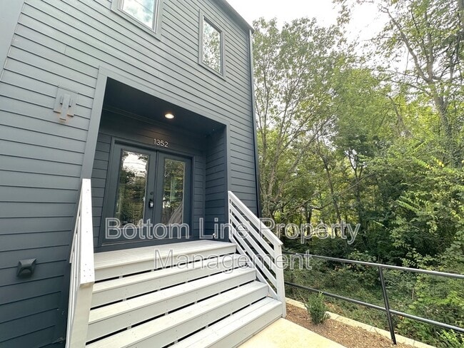 1352 Briar Creek Rd in Charlotte, NC - Building Photo - Building Photo