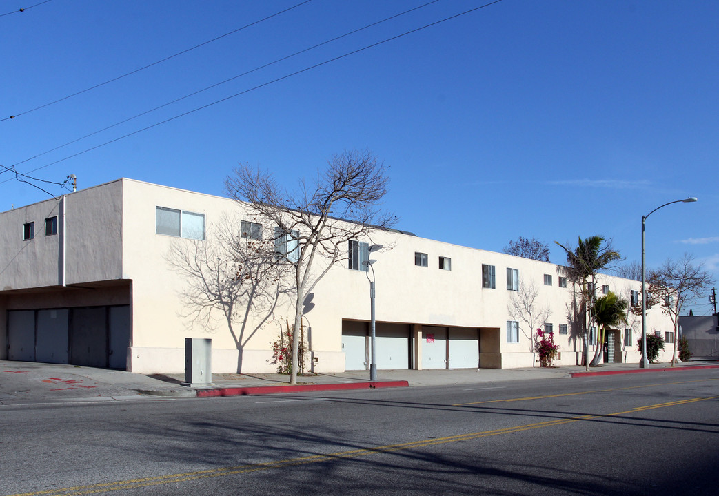 1731 Pico Blvd in Santa Monica, CA - Building Photo