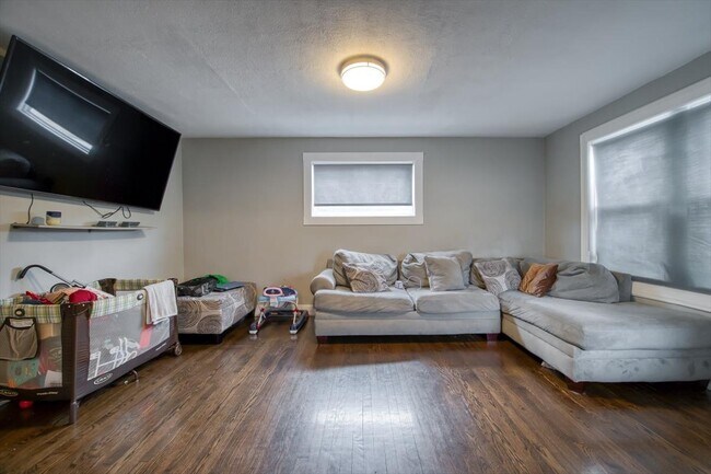 702 Jackson St in Aurora, IL - Building Photo - Building Photo