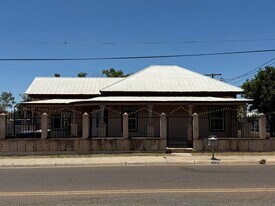 1420 Springfield Ave in Laredo, TX - Building Photo