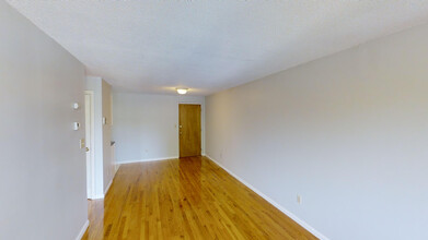 12 Euston St, Unit 4 in Brookline, MA - Building Photo - Building Photo