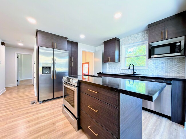property at 1023 E Millbert Ave