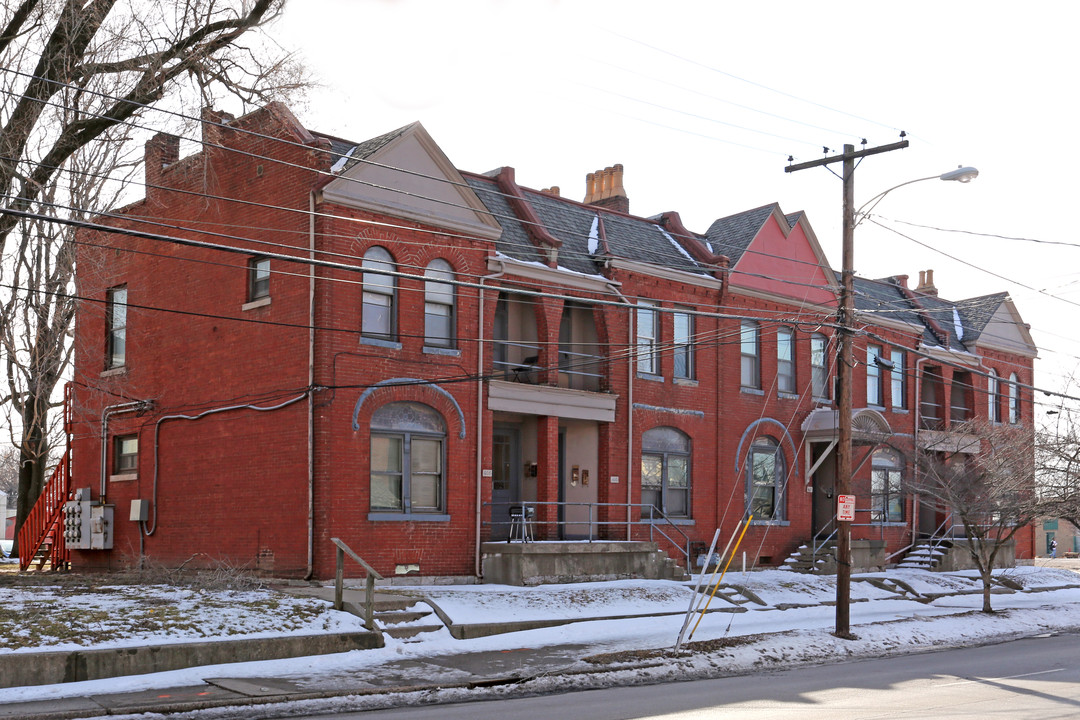 Plymouth Village Apartments in Louisville, KY - Building Photo