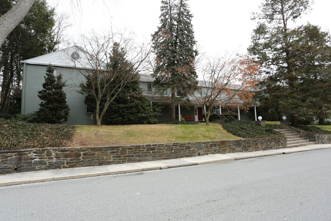 205 N Essex Ave in Narberth, PA - Foto de edificio