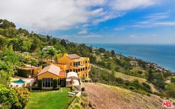 3235 Rambla Pacifico St in Malibu, CA - Building Photo - Building Photo