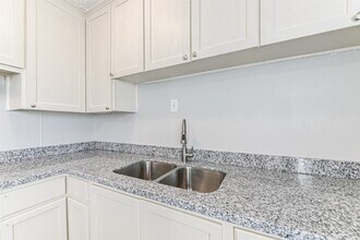 510 S Utah St in La Porte, TX - Building Photo - Building Photo