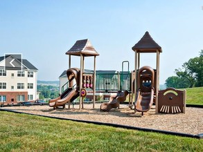 Round Hill Meadows in Orange, VA - Foto de edificio - Building Photo