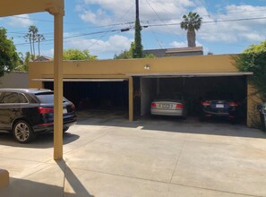 1067 S Hayworth Ave in Los Angeles, CA - Building Photo - Building Photo