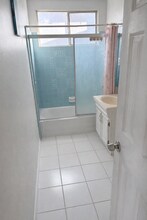 526 E Nugent St in Lancaster, CA - Building Photo - Building Photo