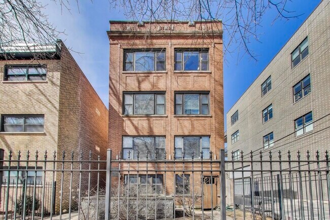 property at 5732 N Hermitage Ave