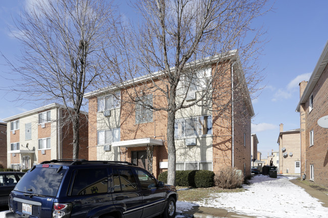 9226 Sally Ln in Schiller Park, IL - Building Photo - Building Photo