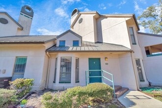 4144 Greystone Way, Unit 703 in Sugar Land, TX - Foto de edificio - Building Photo